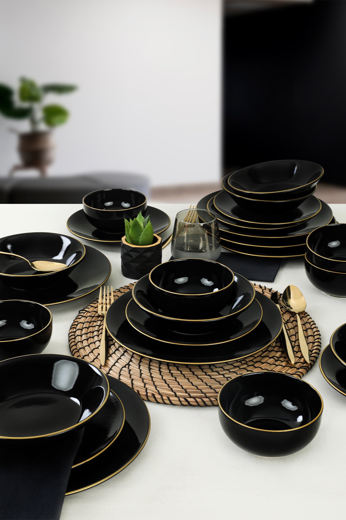 TY040424F650A841600MAET600 Black Gold 100% CERAMIC STONEWARE 27 cm breed
