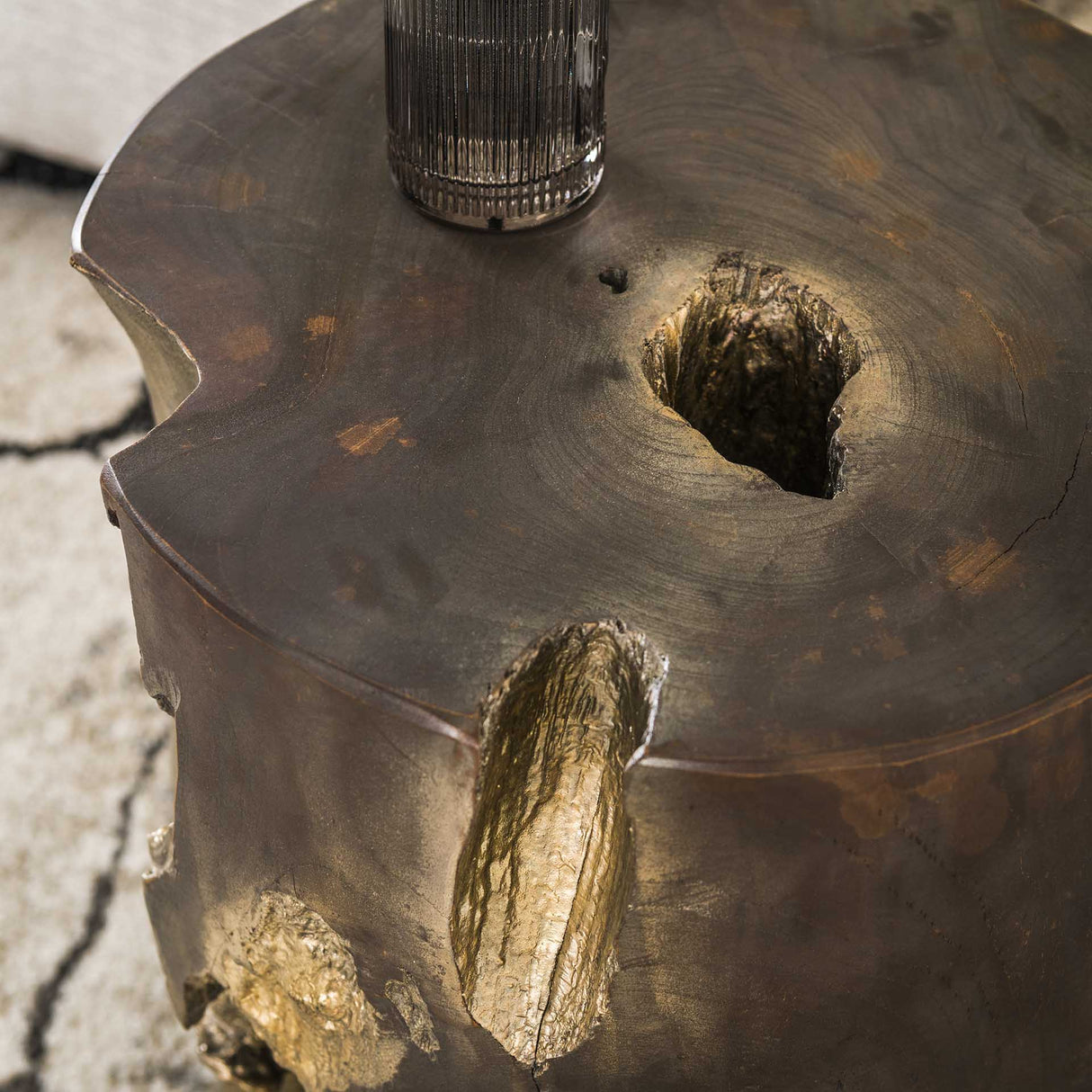 Bijzettafel Reza teakhout grijs goud rond