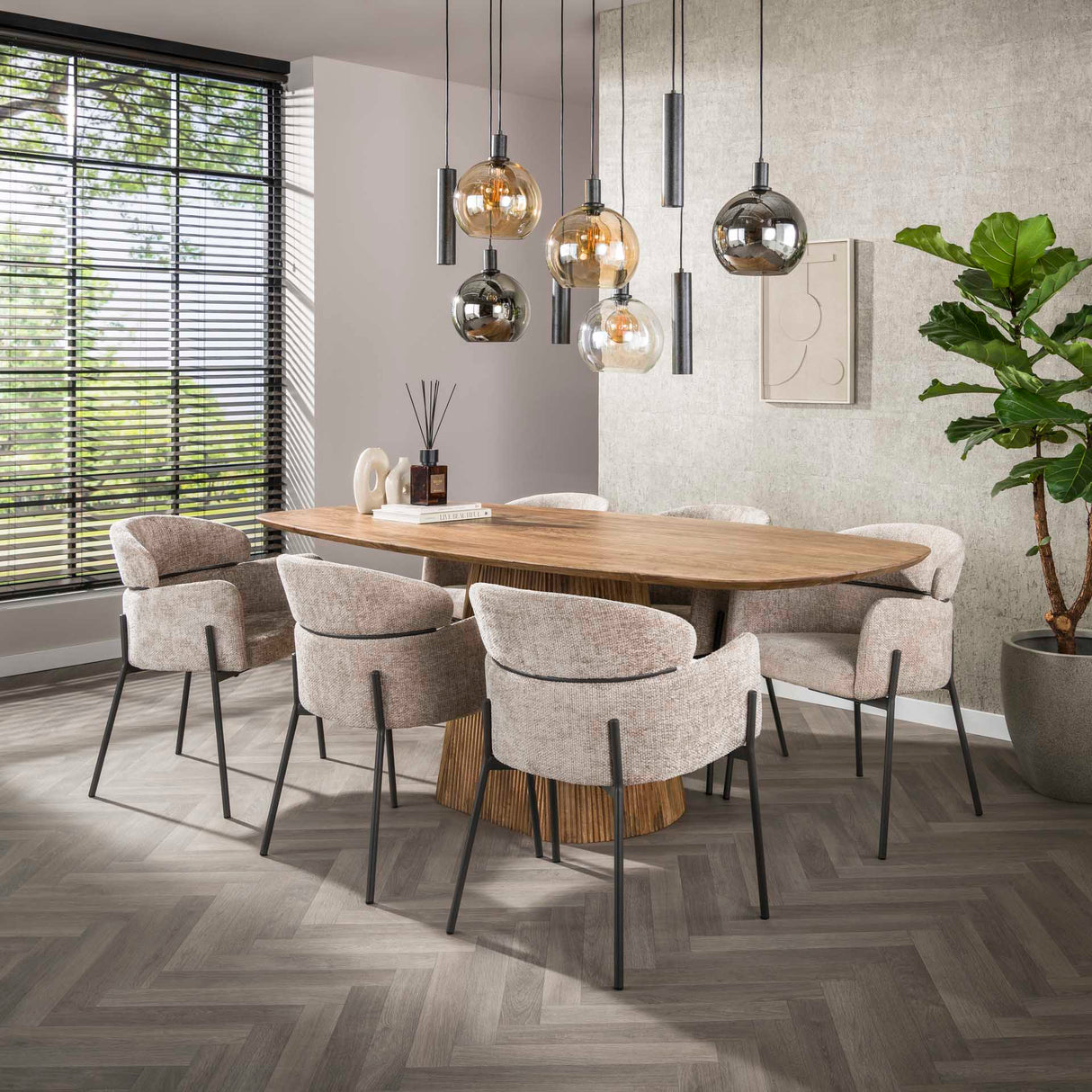 Eetkamerstoelen - Eetkamerstoel Chenille Zand met ronde rug en arm - Lola - Dimehouse