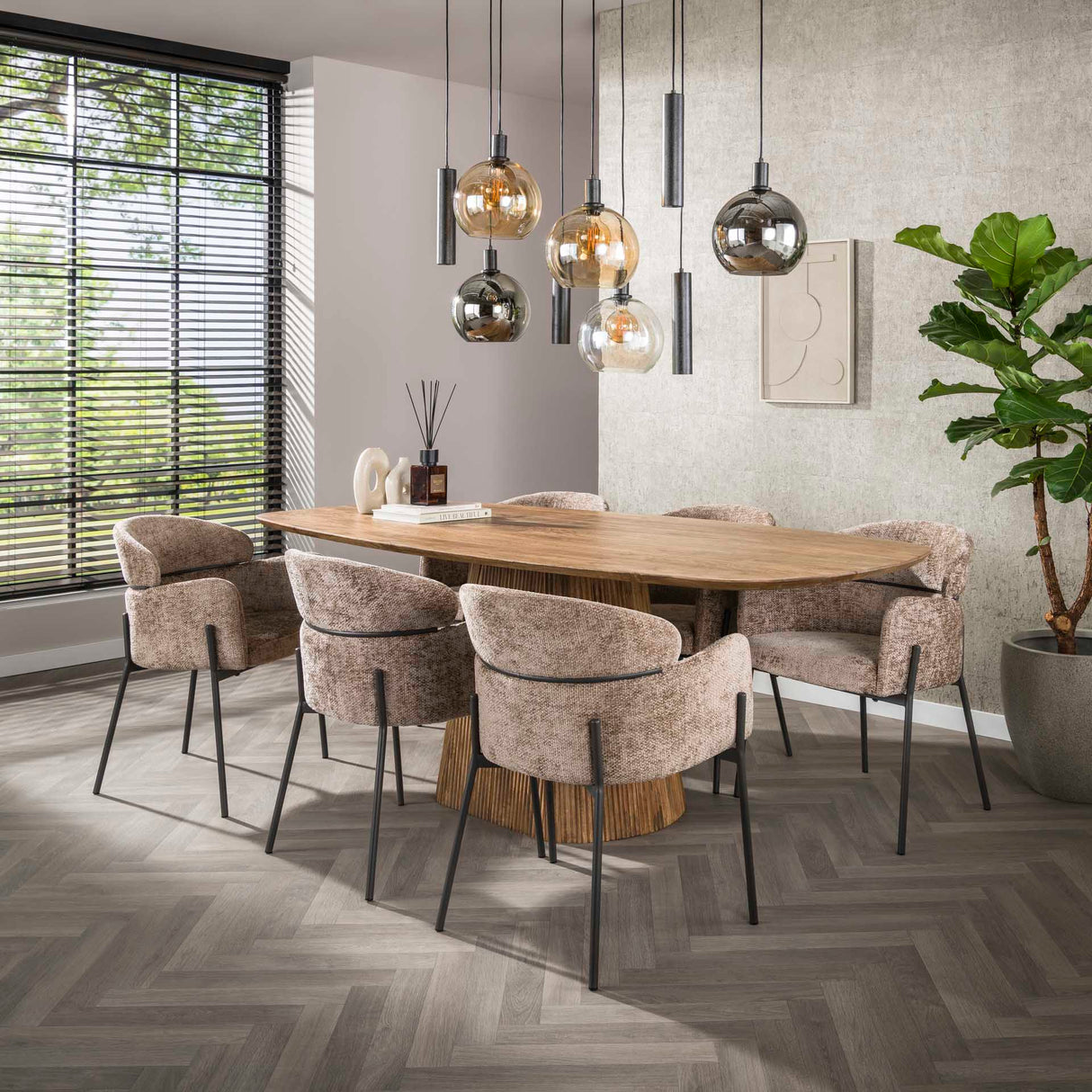 Eetkamerstoelen - Eetkamerstoel Chenille Taupe met ronde rug en arm - Lola - Dimehouse