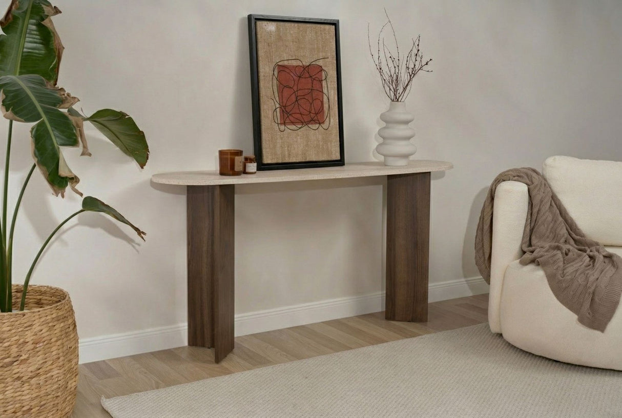 Moderne ovale sidetable met een travertin look blad en walnoot melamine onderstel. Stijlvol minimalistisch design.