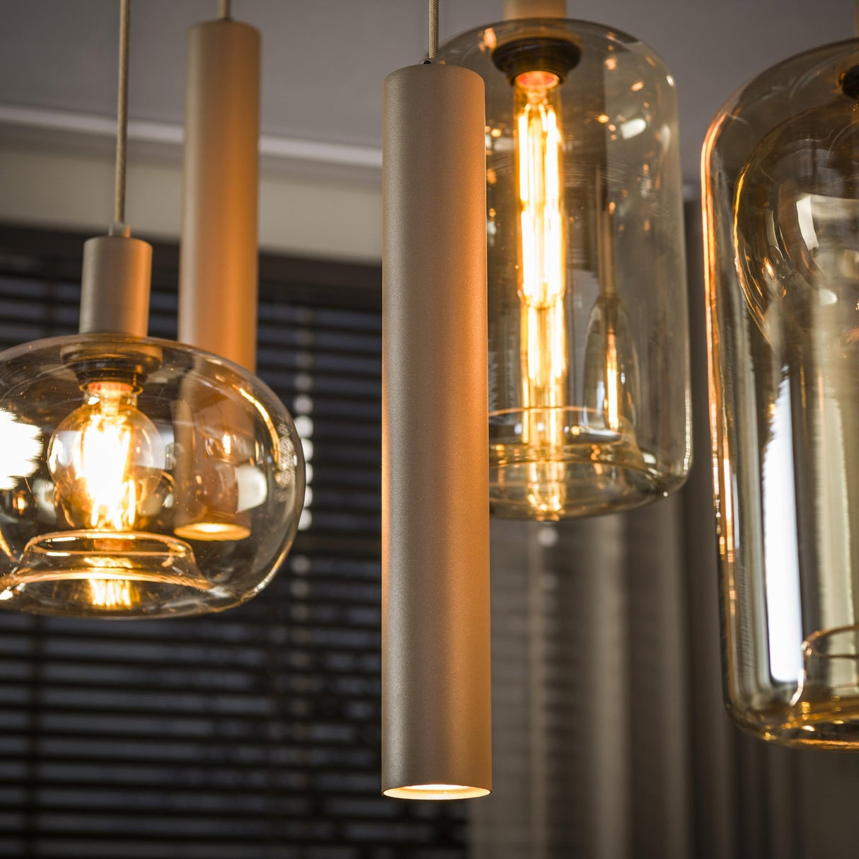 Hanglamp - Hanglamp Sera 7 - lichts beige metaal amber glas - Dimehouse