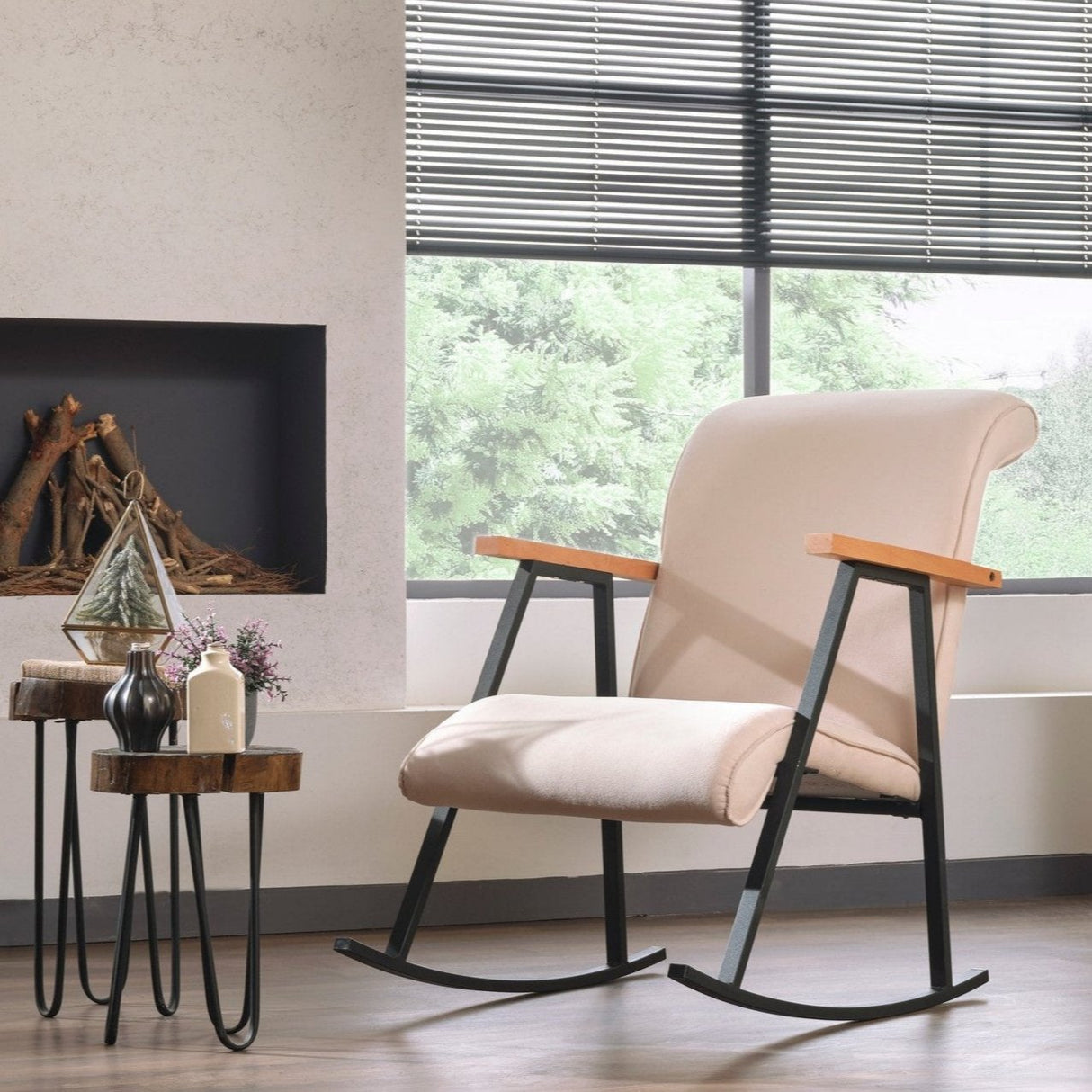 Retro schommelstoel beige velvet met beukenhout armleuning Yoka