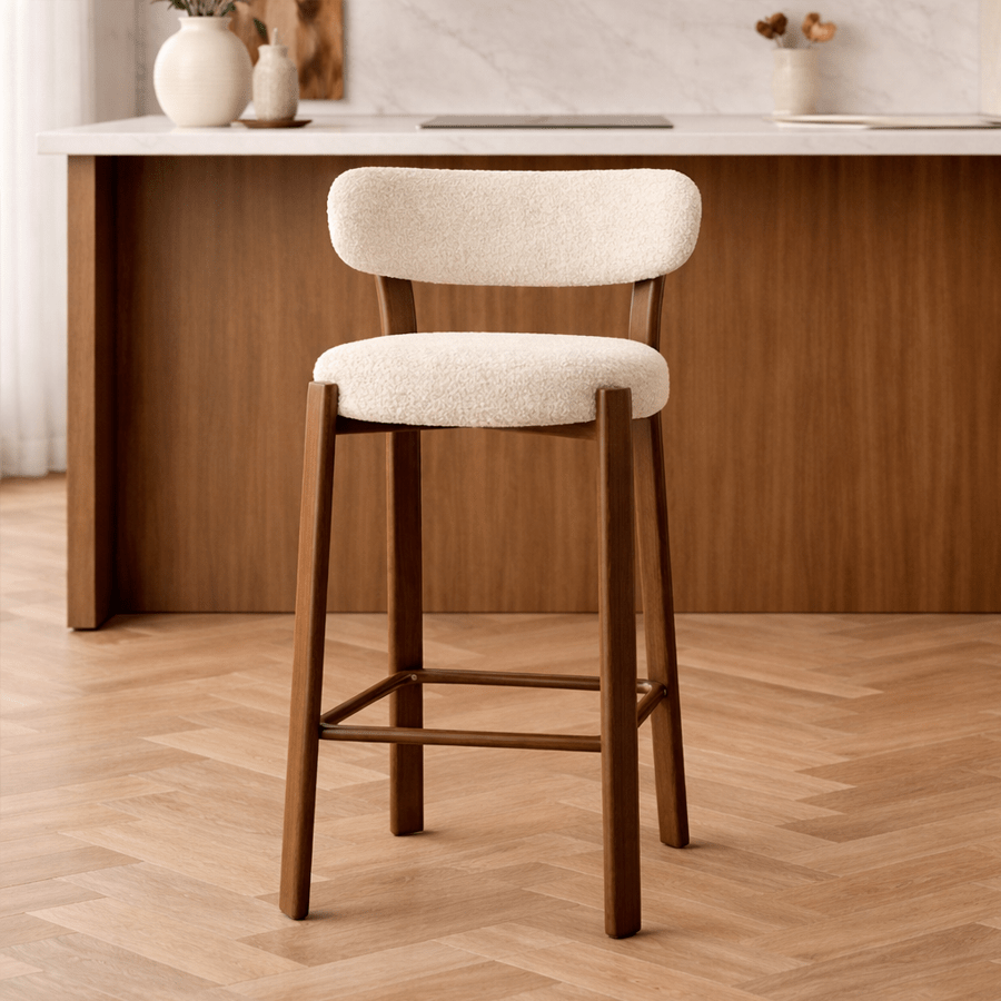 Barstoel bouclé zandkleur Aiko - walnootlook frame - Japandi