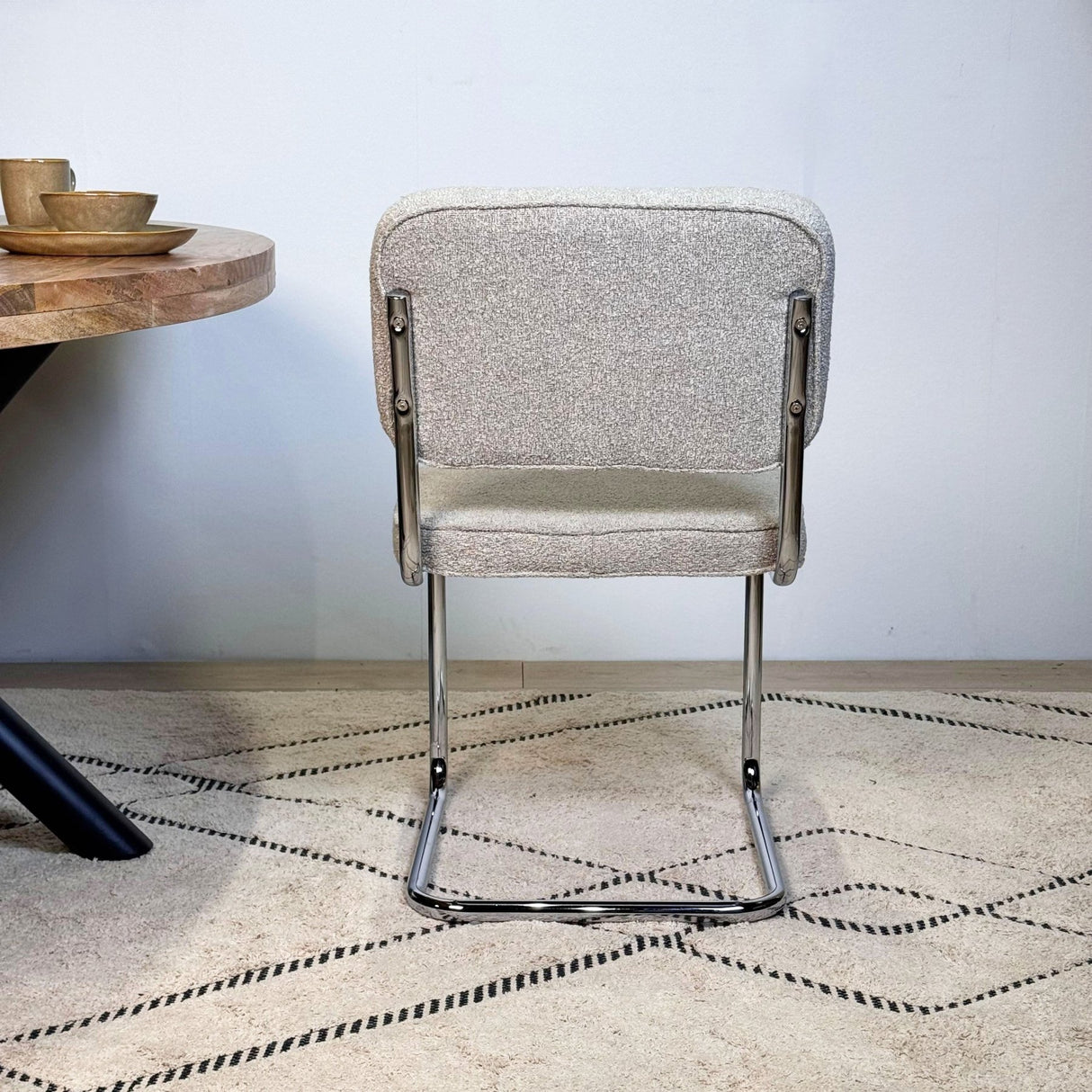 Moderne Eetkamerstoel Zandkleur Bouclé Stof Sway - Chrome Frame - Zonder Armleuningen