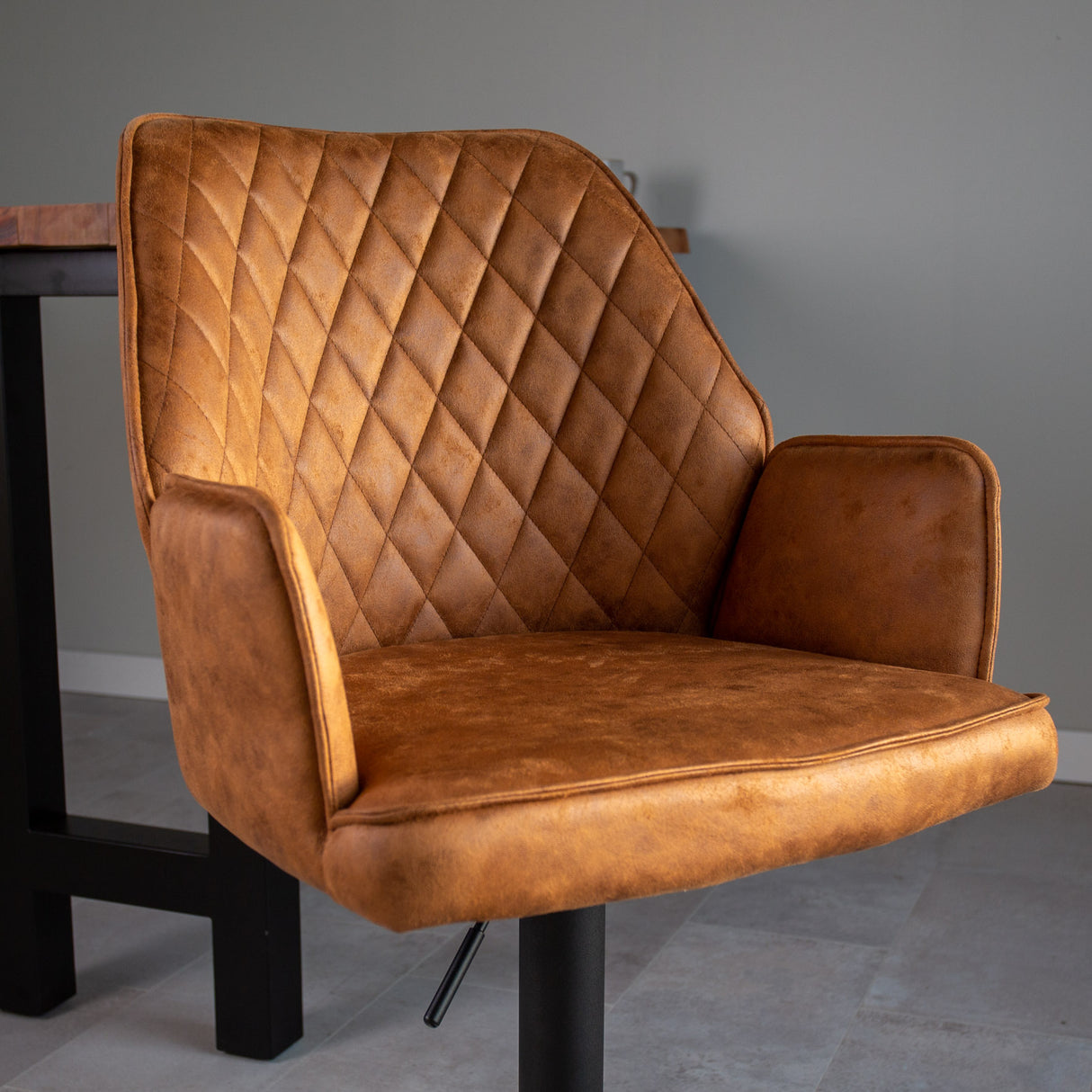 Draaibare Barkruk Cognac Microvezel Stof Novan - Verstelbaar - Met Armleuningen