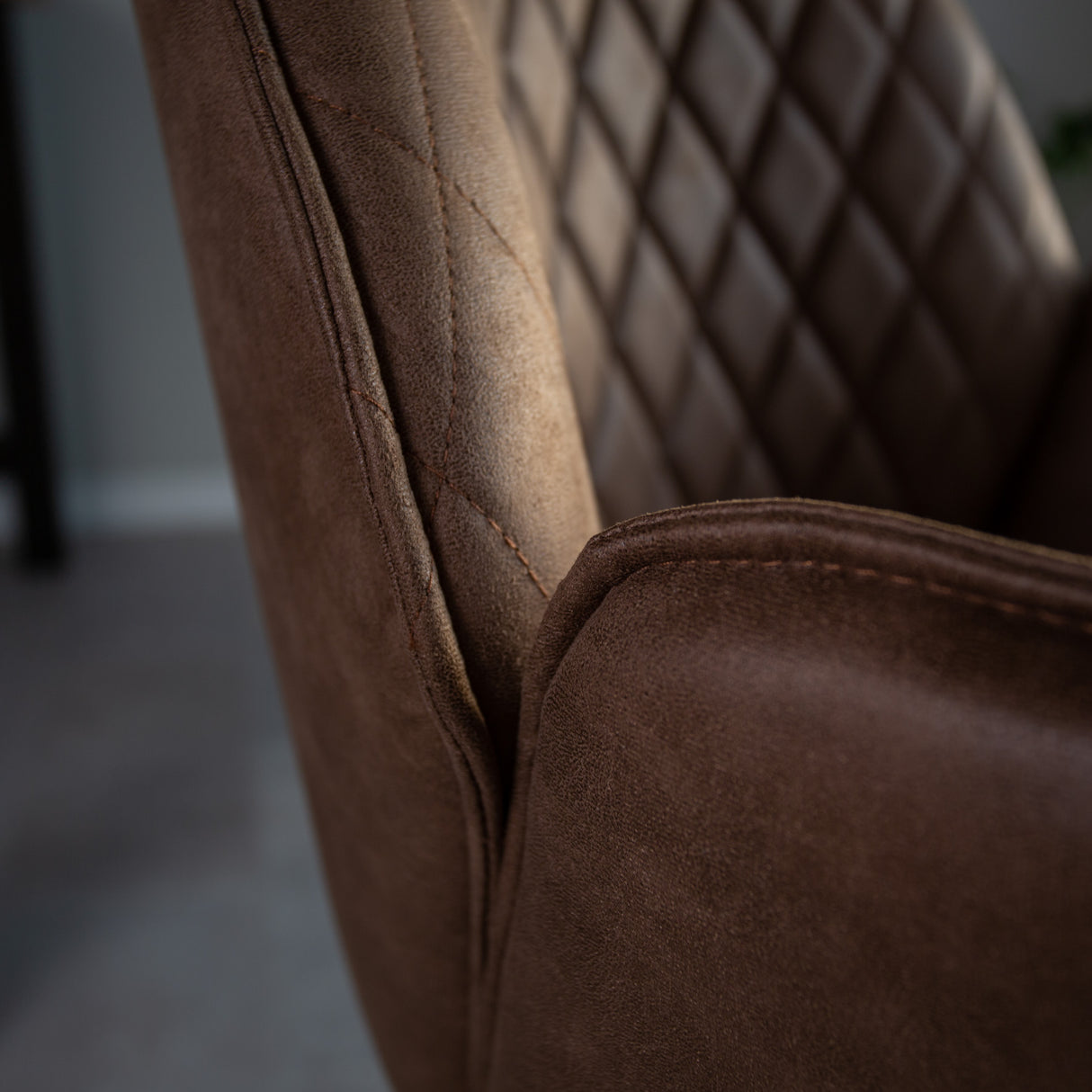 Draaibare Barkruk Taupe Microvezel Stof Novan - Verstelbaar - Met Armleuningen