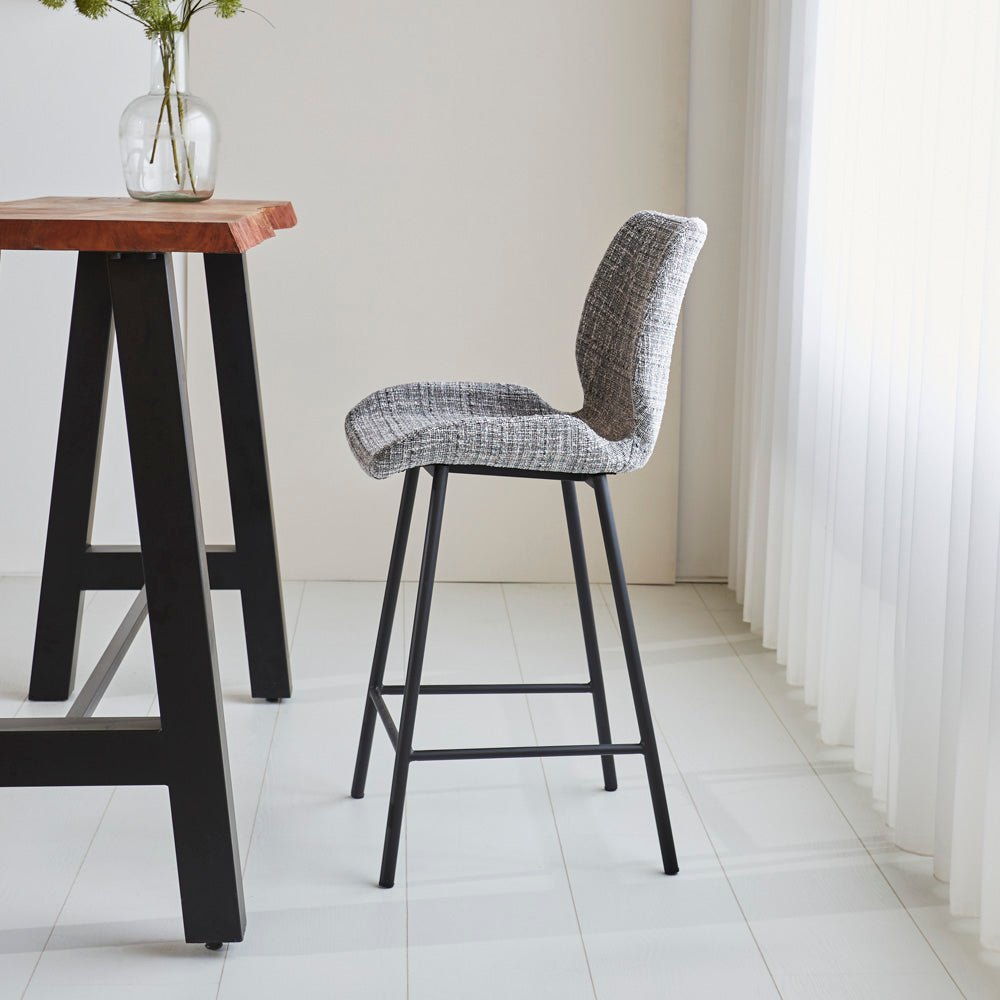 Barkrukken - Beau Barkruk Lichtgrijs Chenille Stof - 67 cm Zithoogte - Zonder Armleuningen - Dimehouse