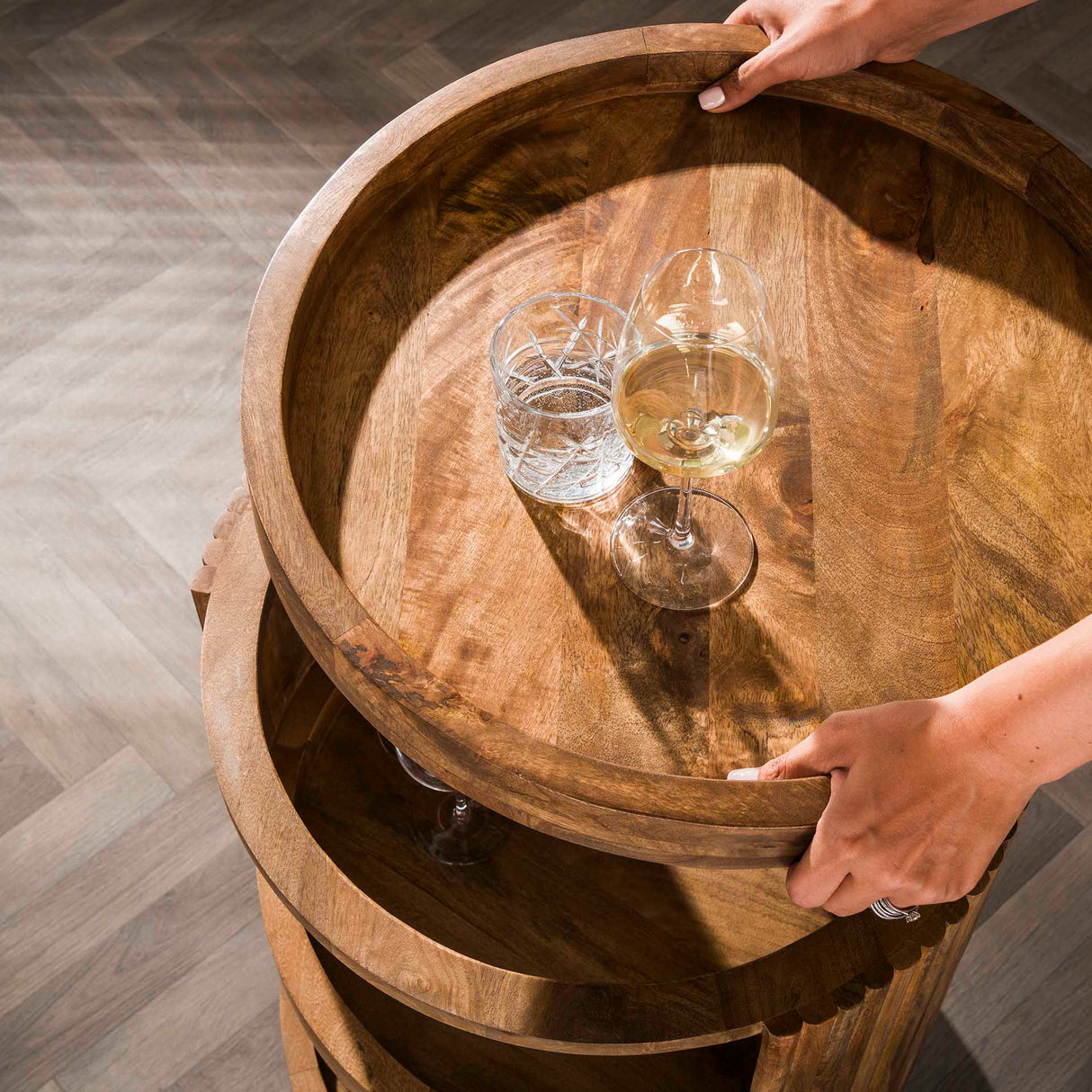 Bartrolley met wielen Lio mangohout zandkleur