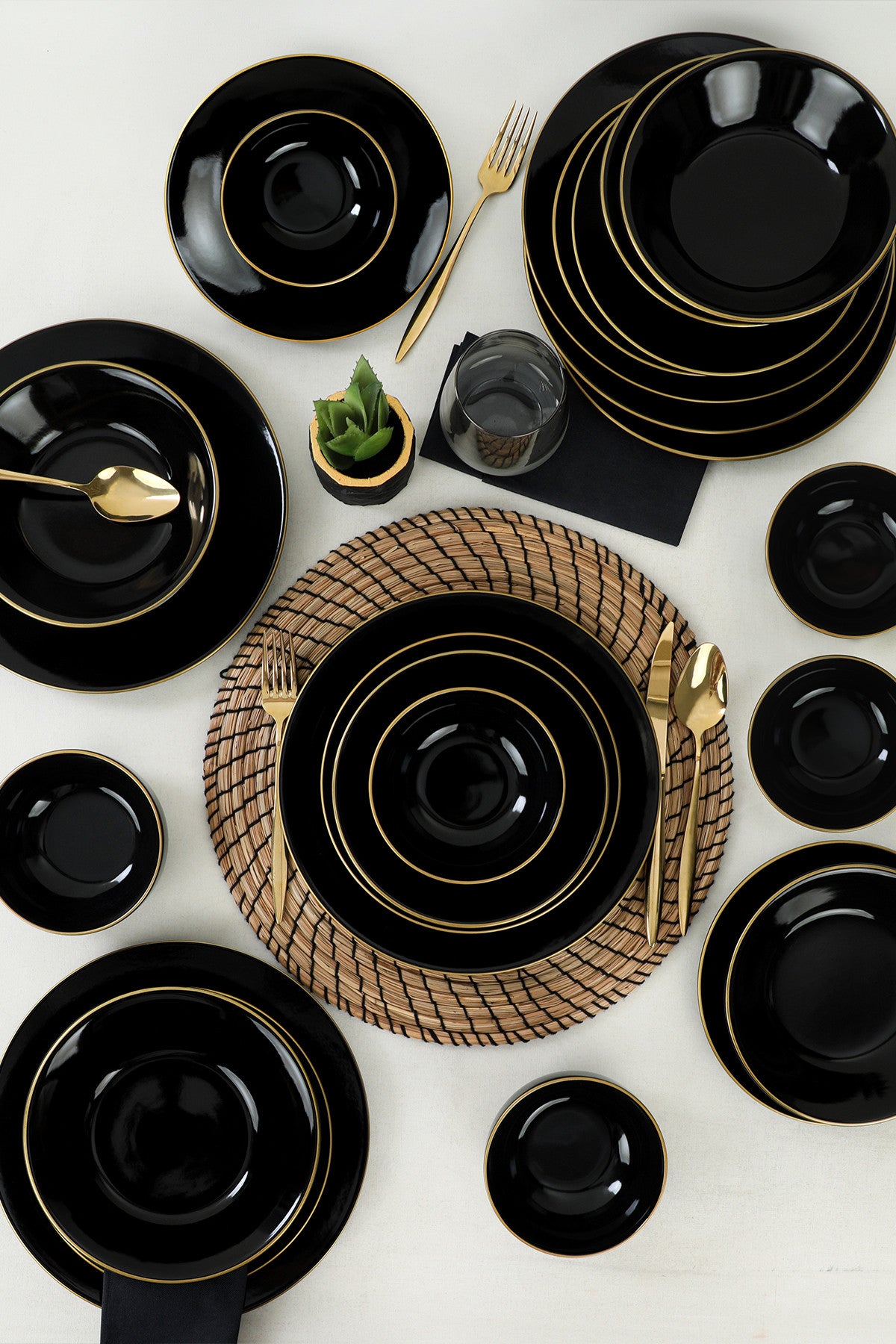 TY040424F650A841600MAET600 Black Gold 100% CERAMIC STONEWARE 27 cm breed
