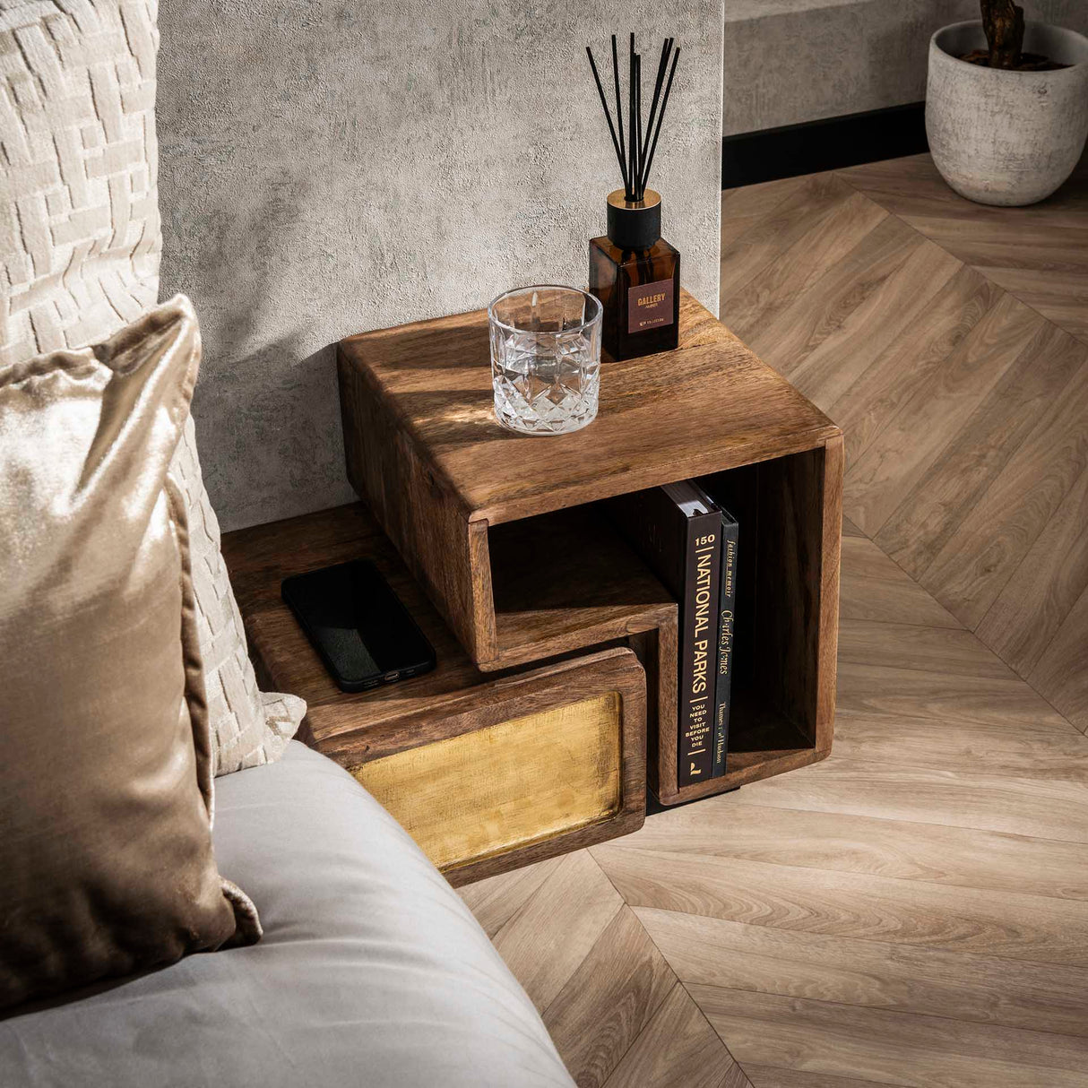 Solano Set van 2 Nachtkastjes Massief Mango Zand Brass