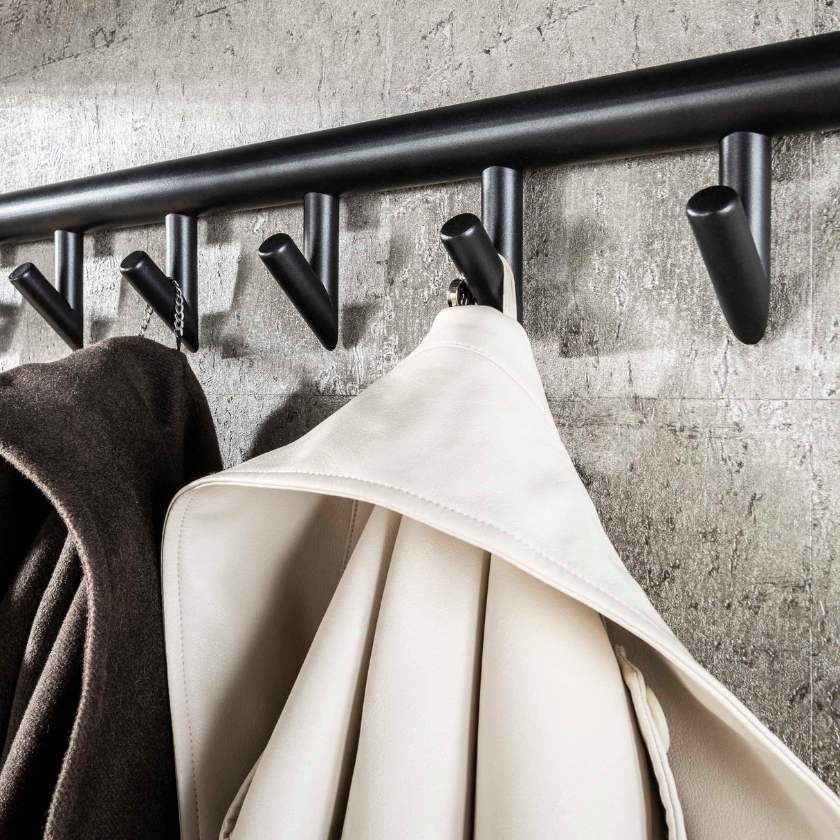 Kapstok Kimi 10-Haaks Zwart Ceramic - Met Roede en Hoedenplank