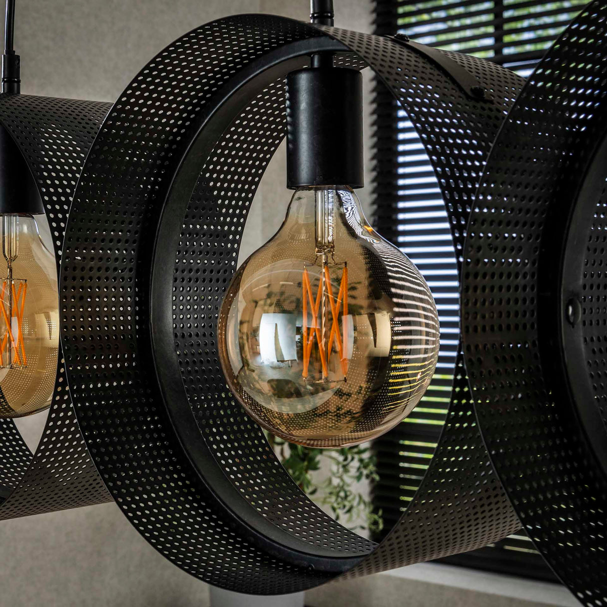 Hanglampen - Hanglamp Fons 4 - lichts ringen metaal zwart - Dimehouse