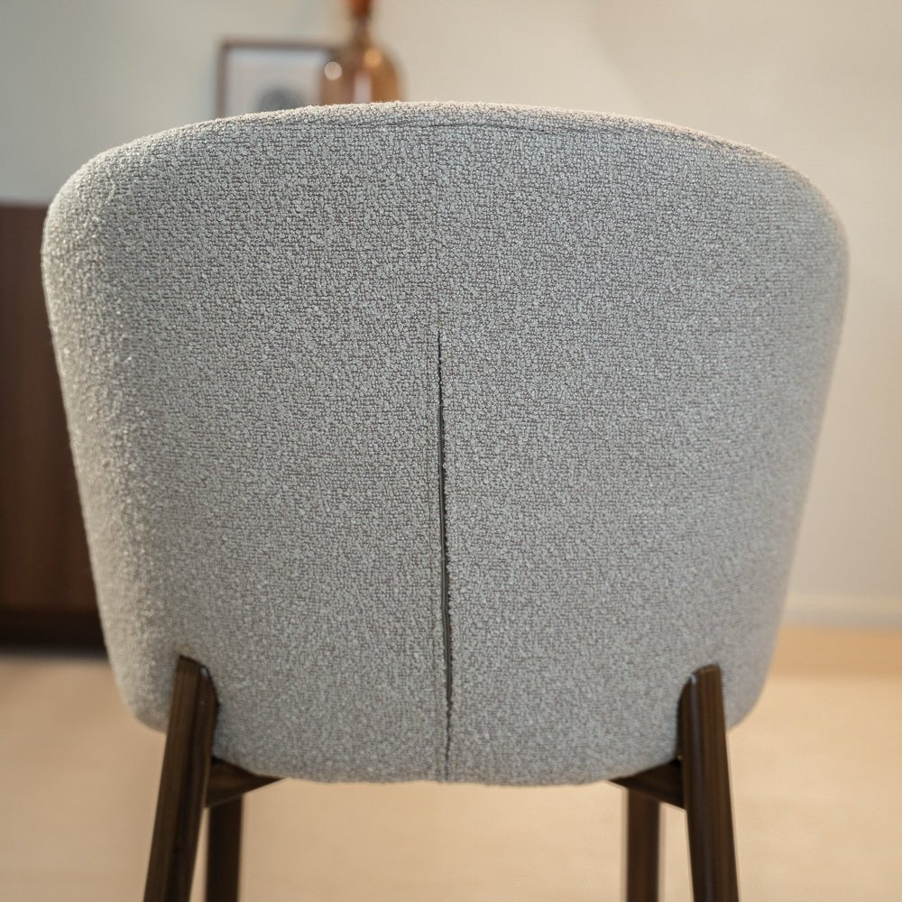 Eetkamerstoelen-Eetkamerstoel bouclé zandkleur Taro - walnootlook frame - Japandi-Dimehouse