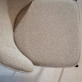 Eetkamerstoelen-Eetkamerstoel bouclé zandkleur Jiro - walnootlook frame - Japandi-Dimehouse