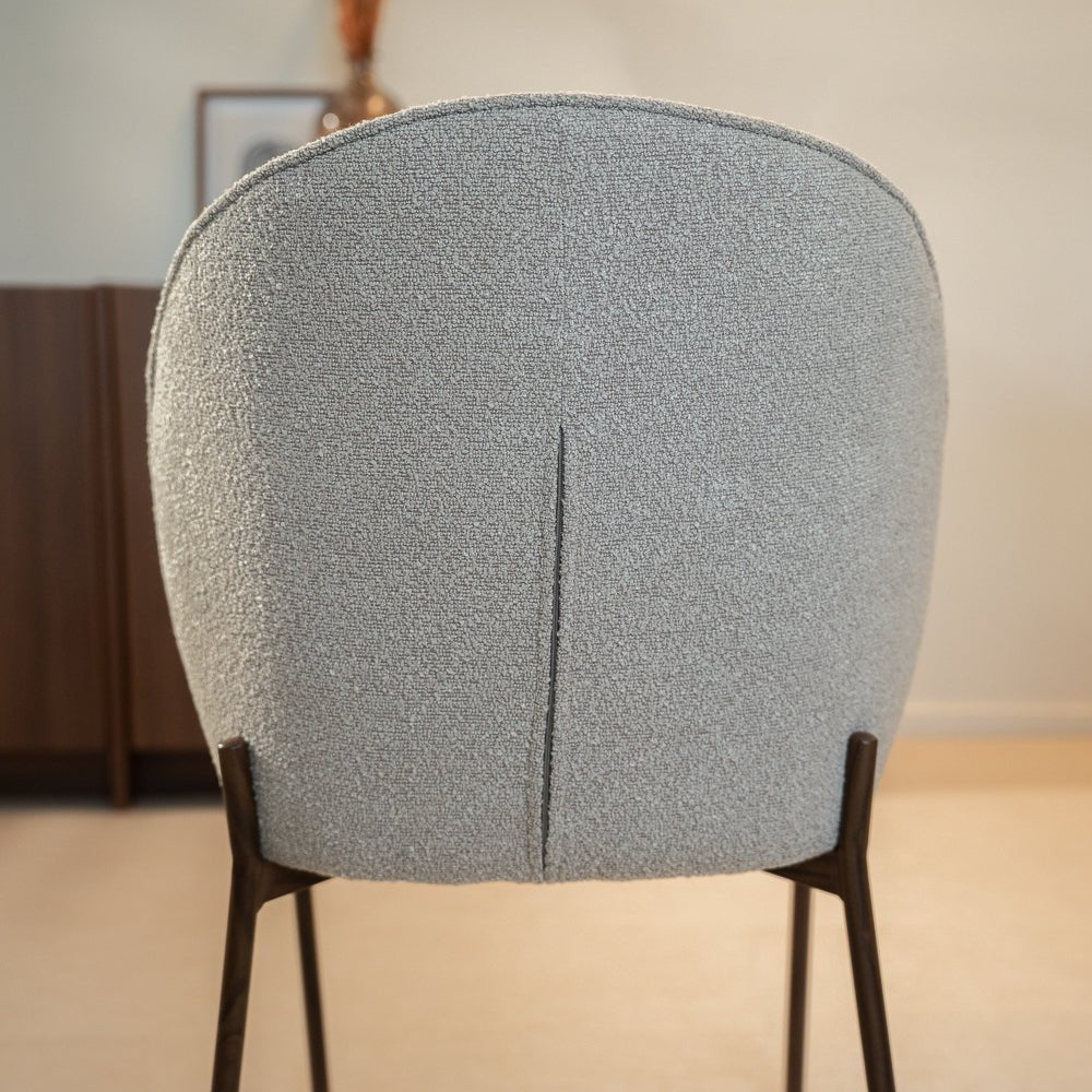 Eetkamerstoelen-Eetkamerstoel bouclé zandkleur Jiro - walnootlook frame - Japandi-Dimehouse