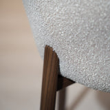 Eetkamerstoelen-Eetkamerstoel bouclé zandkleur Taro - walnootlook frame - Japandi-Dimehouse