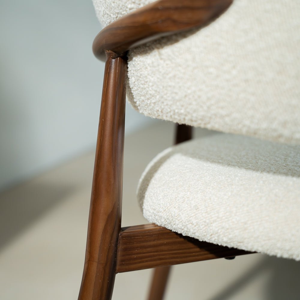 Eetkamerstoelen-Japandi Eetkamerstoel Yuka Beige - Walnootlook Frame-Dimehouse