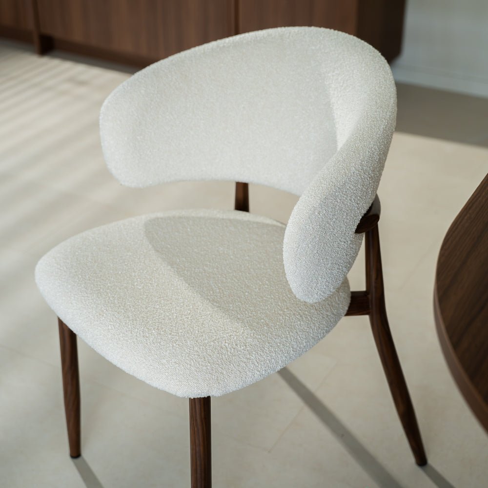 Eetkamerstoelen-Japandi Eetkamerstoel Yuka Beige - Walnootlook Frame-Dimehouse