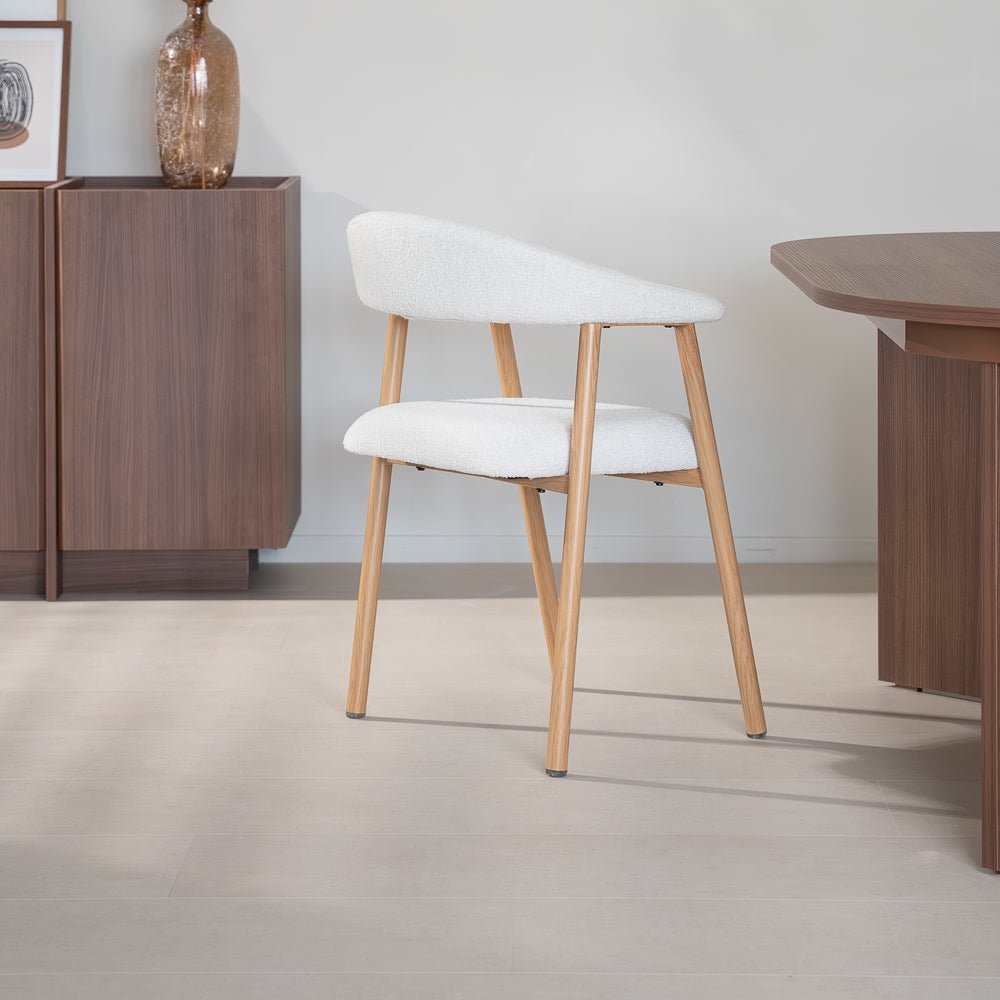 Eetkamerstoelen-Japandi Eetkamerstoel Beige Bouclé Suki - Eikenlook Frame - Met Armleuning-Dimehouse