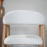 Eetkamerstoelen-Japandi Eetkamerstoel Beige Bouclé Suki - Eikenlook Frame - Met Armleuning-Dimehouse