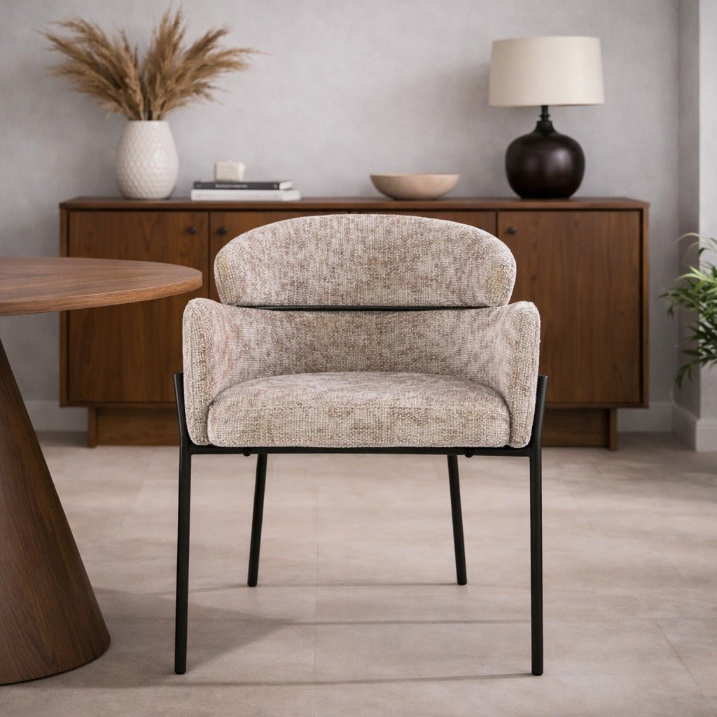 Eetkamerstoelen - Eetkamerstoel Chenille Zand met ronde rug en arm - Lola - Dimehouse