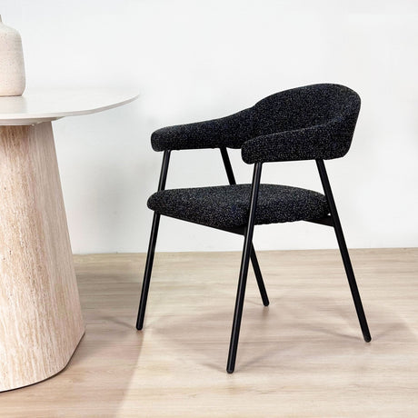 Complete Meubelset: Lea Eettafel Sintered Stone Marmerlook Travertine - Walnoot Frame + 4x Lisa Eetkamerstoelen Bouclé Zwart