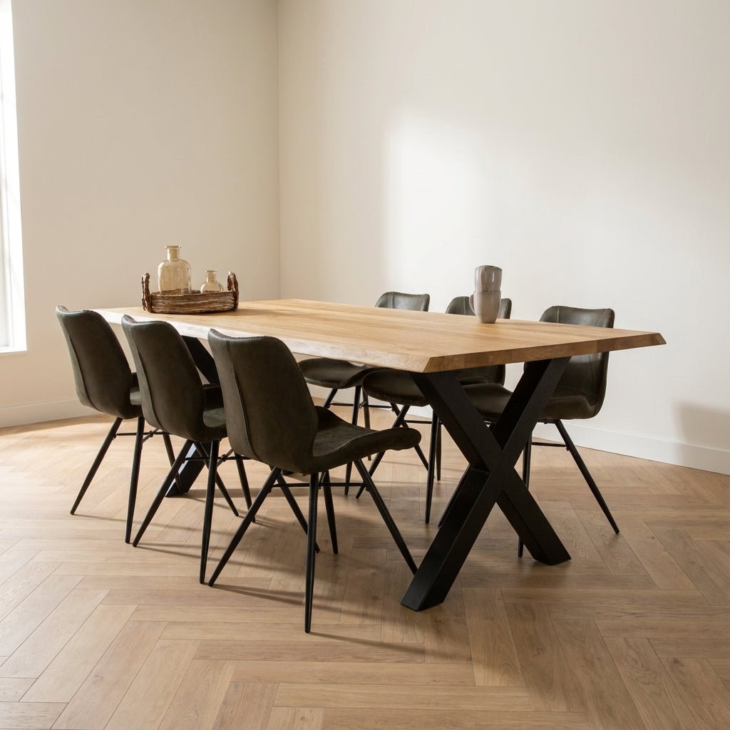 Eettafel Revi Eikenhout - Boomstamvorm - Zwarte X-poot sfeerfoto in modern interieur
