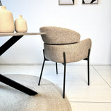 Eetkamerstoel Lola bouclé stof beige met ronde rug en arm