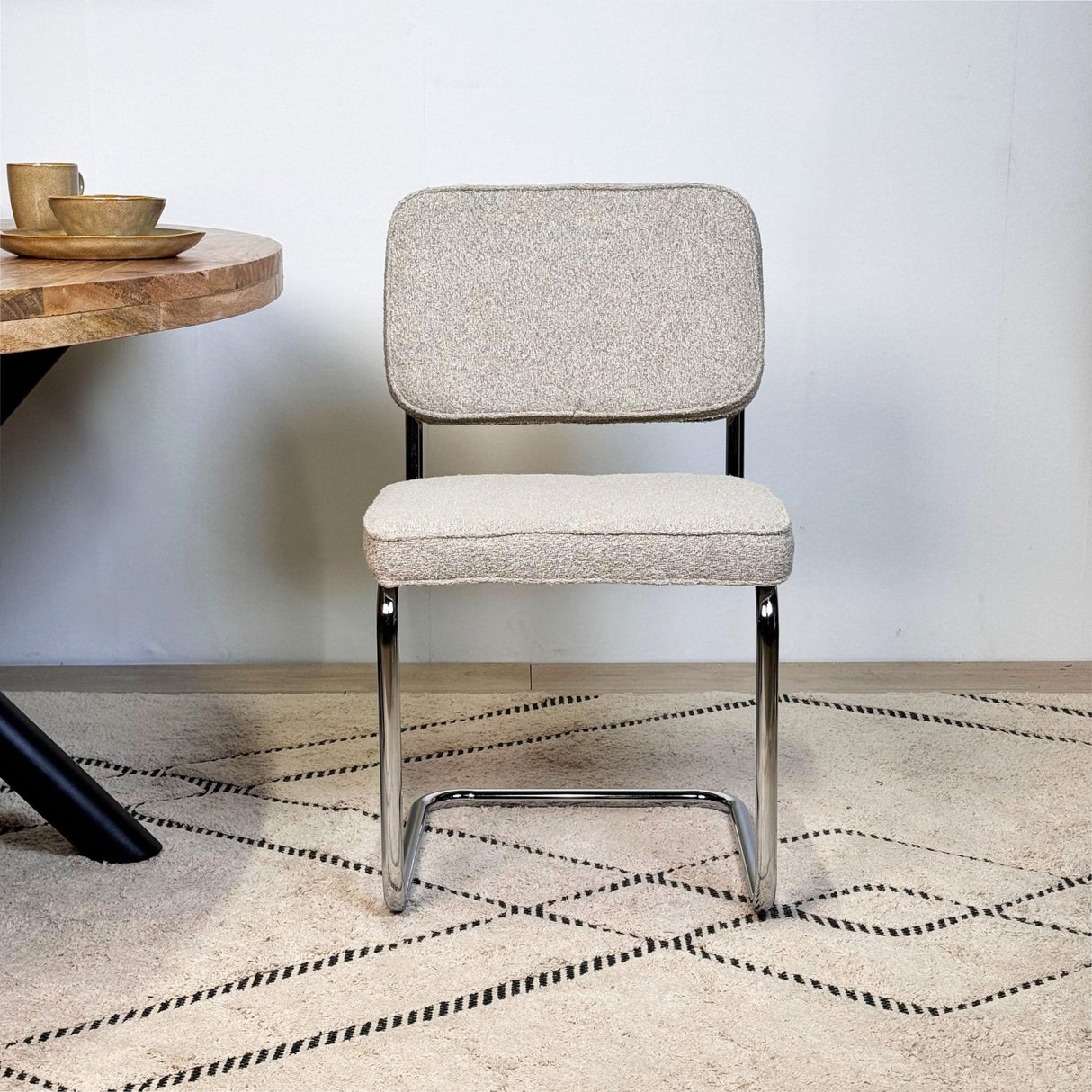 Moderne Eetkamerstoel Zandkleur Bouclé Stof Sway - Chrome Frame - Zonder Armleuningen