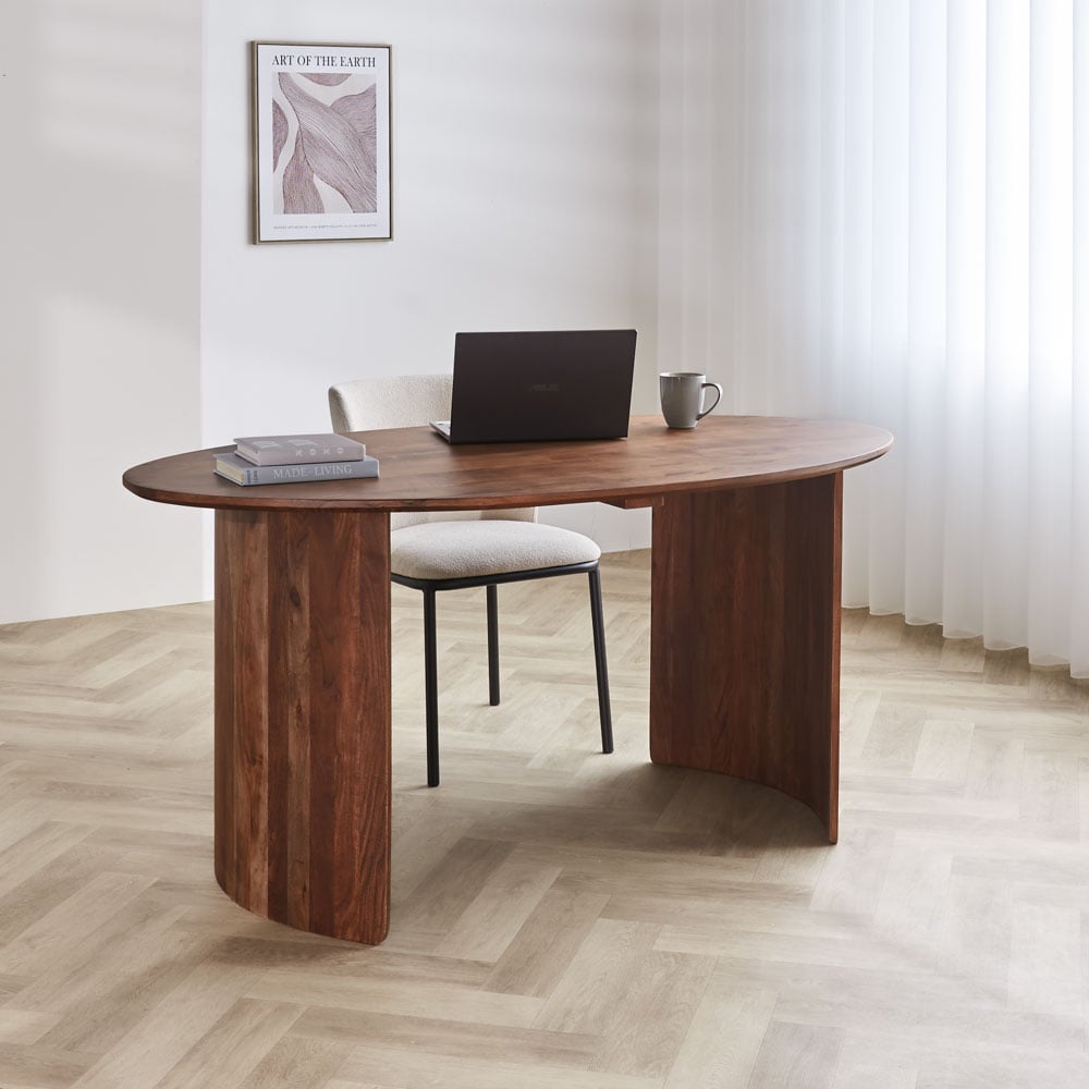 Eettafel Yves Oak Finish Dimehouse Eiken LxBxH 165x95x10 Acaciahout Sfeerfoto schuin vooraanzicht