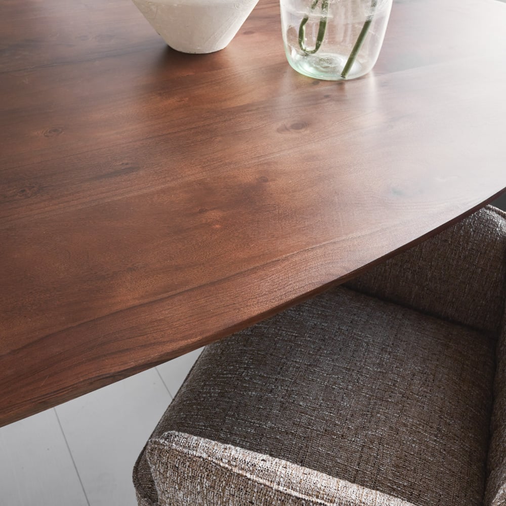 Eettafel Yves Oak Finish Dimehouse Eiken LxBxH 245x115x9 Acaciahout Sfeerfoto detail